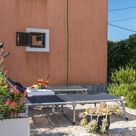 Apartments Lina Vrh  Exterior foto