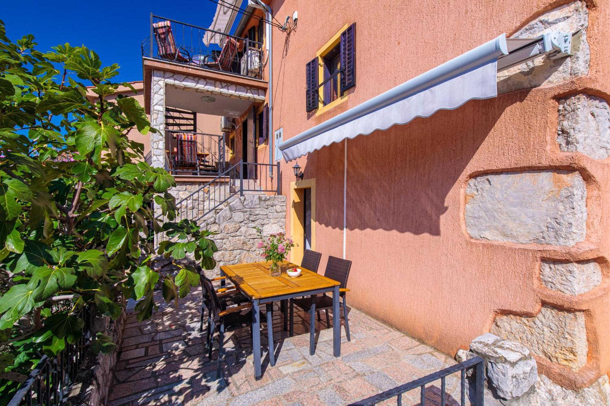 Apartments Lina Vrh  Exterior foto